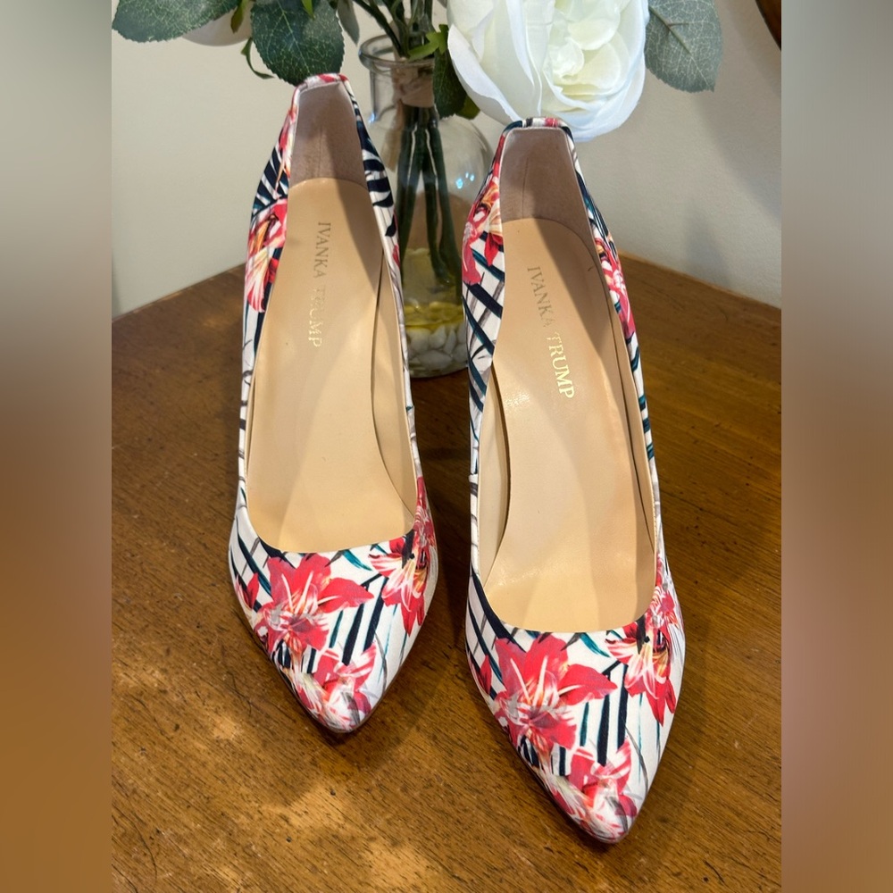 Colorful stiletto pump!!!! Barely worn!!!